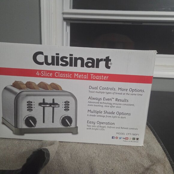 Cuisineart 4 Slice Classic metal toaster - Picture 2 of 5